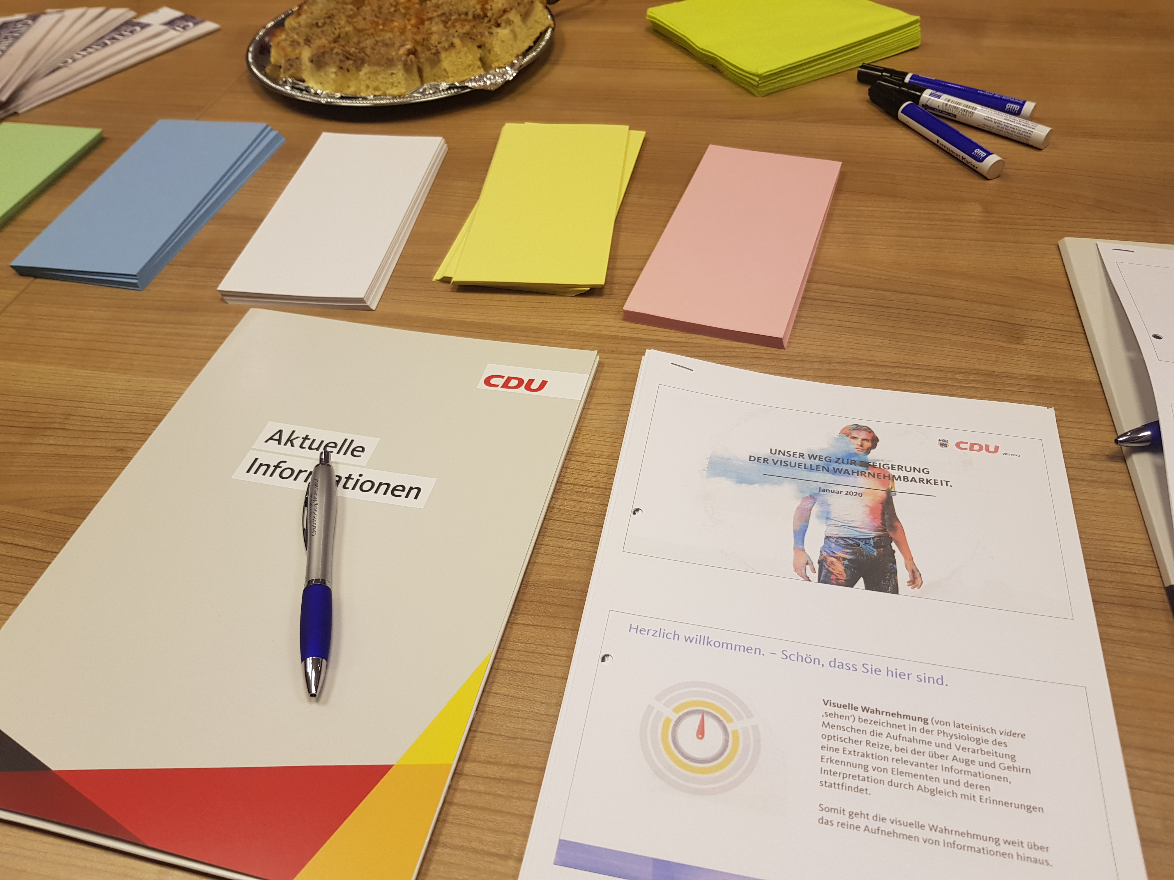 Die visuelle Wahrnehmung geht weit über das reine Aufnehmen von Informationen hinaus. Die visuelle Wahrnehmung geht weit über das reine Aufnehmen von Informationen hinaus.